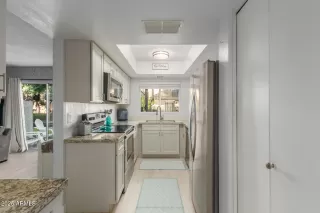 Photo #5: 6946348 Listing 