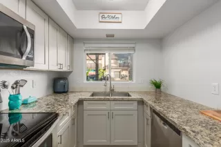 Photo #6: 6946348 Listing 