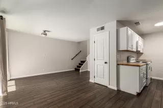 Photo #5: 6946632 Listing