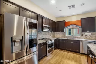 Photo #5: 6946877 Listing 