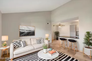 Photo #3: 6947045 Listing 