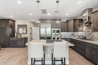 Photo #2: 6947627 Listing