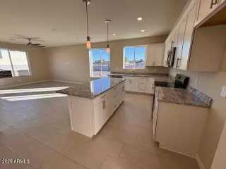 Photo #4: 6947791 Listing