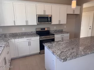 Photo #6: 6947791 Listing