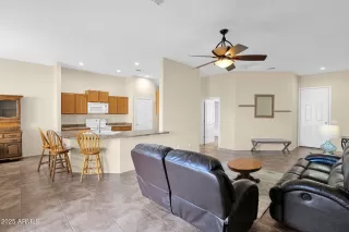 Photo #3: 6947817 Listing