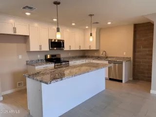 Photo #2: 6947977 Listing