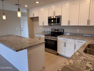 Photo #3: 6947977 Listing