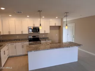 Photo #3: 6947978 Listing