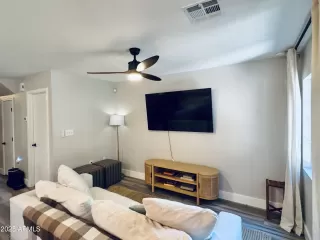 Photo #3: 6948588 Listing 