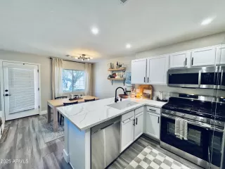 Photo #5: 6948588 Listing 