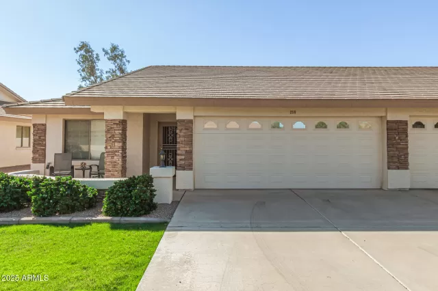 MLS: 6948752 Condo For Sale