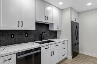 Photo #3: 6949058 Listing