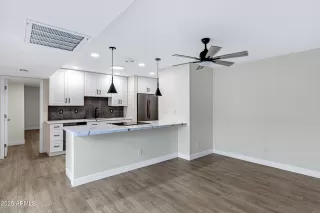 Photo #6: 6949058 Listing