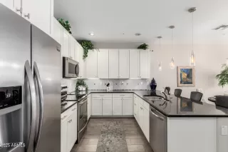 Photo #5: 6949181 Listing