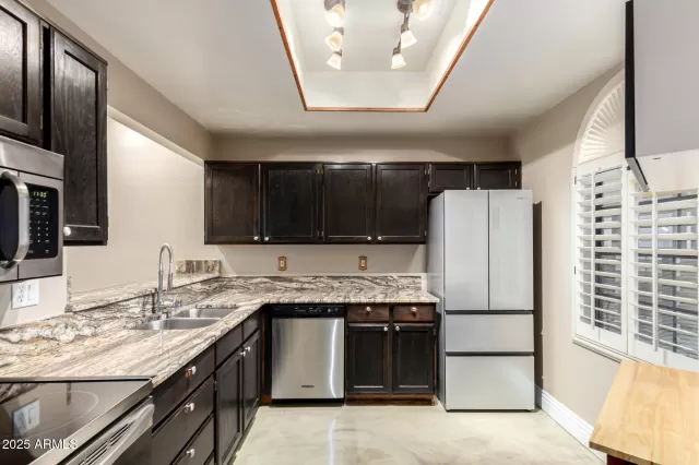 MLS: 6949343 Condo For Sale