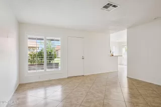 Photo #6: 6949371 Listing 