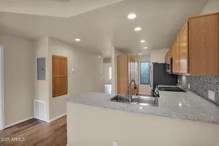 Photo #5: 6950402 Listing 