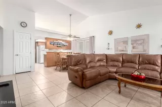 Photo #5: 6950682 Listing 