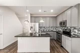 Photo #1: 6950856 Listing 