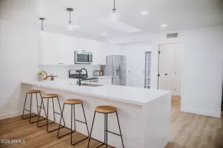 Photo #4: 6951069 Listing