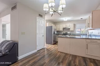 Photo #5: 6951184 Listing