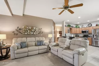 Photo #5: 6951239 Listing 