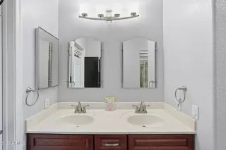 Photo #5: 6951443 Listing