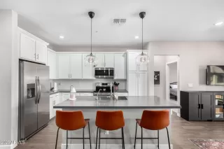 More Details about MLS # 6952709 : 155 N LAKEVIEW BOULEVARD 260#260