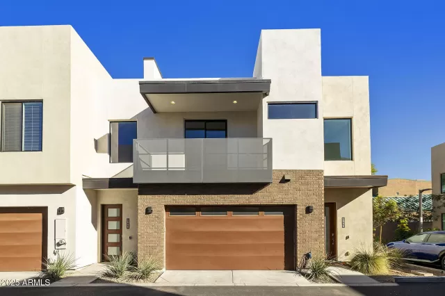 MLS: 6954081 Condo For Sale