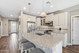 Photo #5: 6955187 Listing