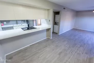 Photo #2: 6955215 Listing 