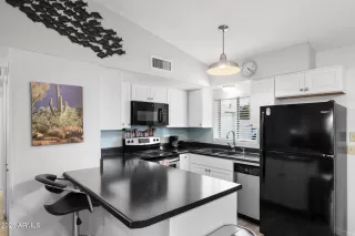 Photo #5: 6955392 Listing