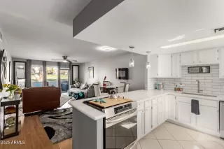 Photo #6: 6955990 Listing 