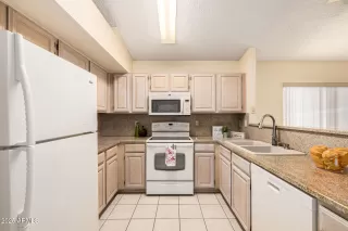 Photo #5: 6956416 Listing