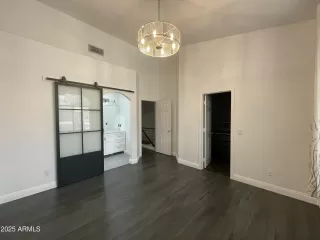 Photo #5: 6956491 Listing