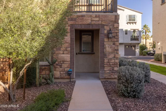 MLS: 6956660 Condo For Sale