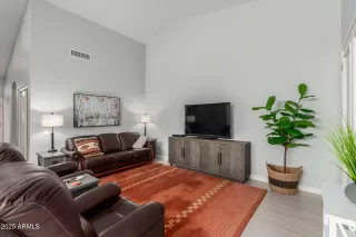 Photo #4: 6956817 Listing 