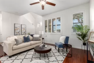 Photo #4: 6956822 Listing