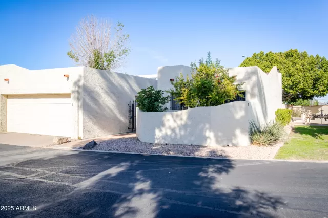 MLS: 6956984 Condo For Sale