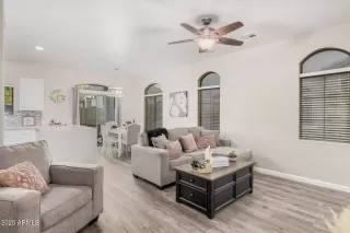 Photo #4: 6957180 Listing