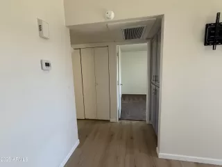 Photo #5: 6957433 Listing