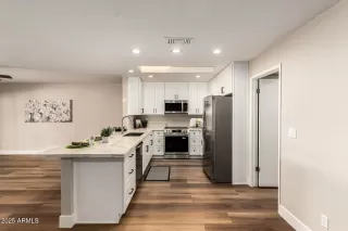 Photo #4: 6957558 Listing