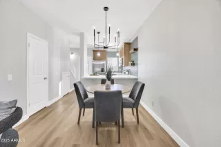 Photo #6: 6957568 Listing