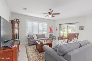 Photo #6: 6957660 Listing