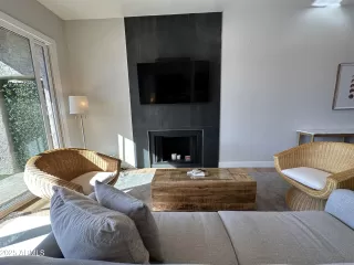 Photo #5: 6958380 Listing