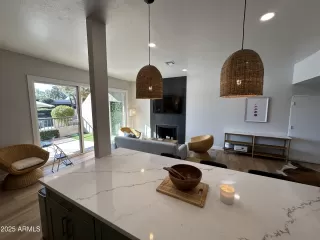 Photo #6: 6958380 Listing