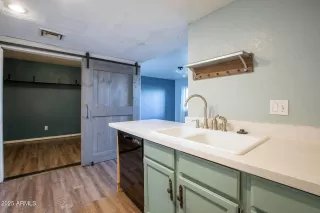 Photo #6: 6958401 Listing