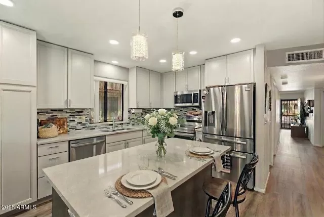 MLS: 6958512 Condo For Sale