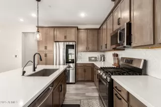 More Details about MLS # 6958600 : 759 E LARK STREET 202#202