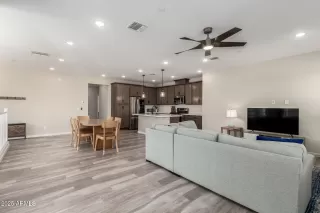 Photo #5: 6958600 Listing